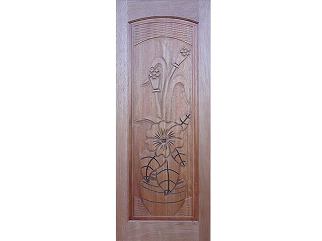 Porta de madeira entalhada