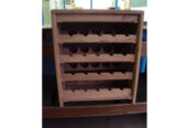 Balcão para armazenamento de garrafas de vinho