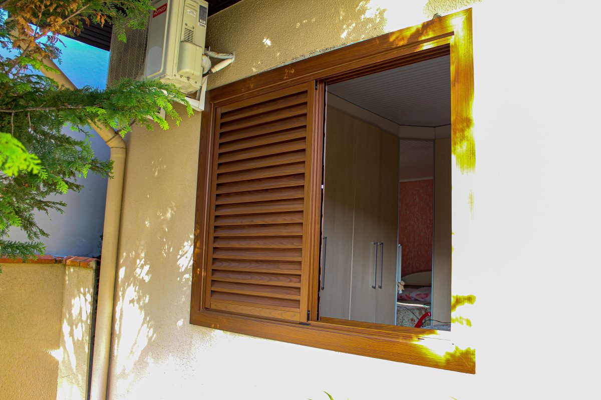 JANELAS DE VENEZIANA – LINHA SUPREMA