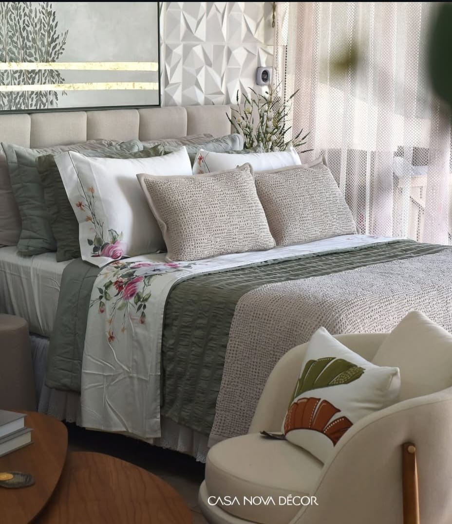 Cama, mesa e banho