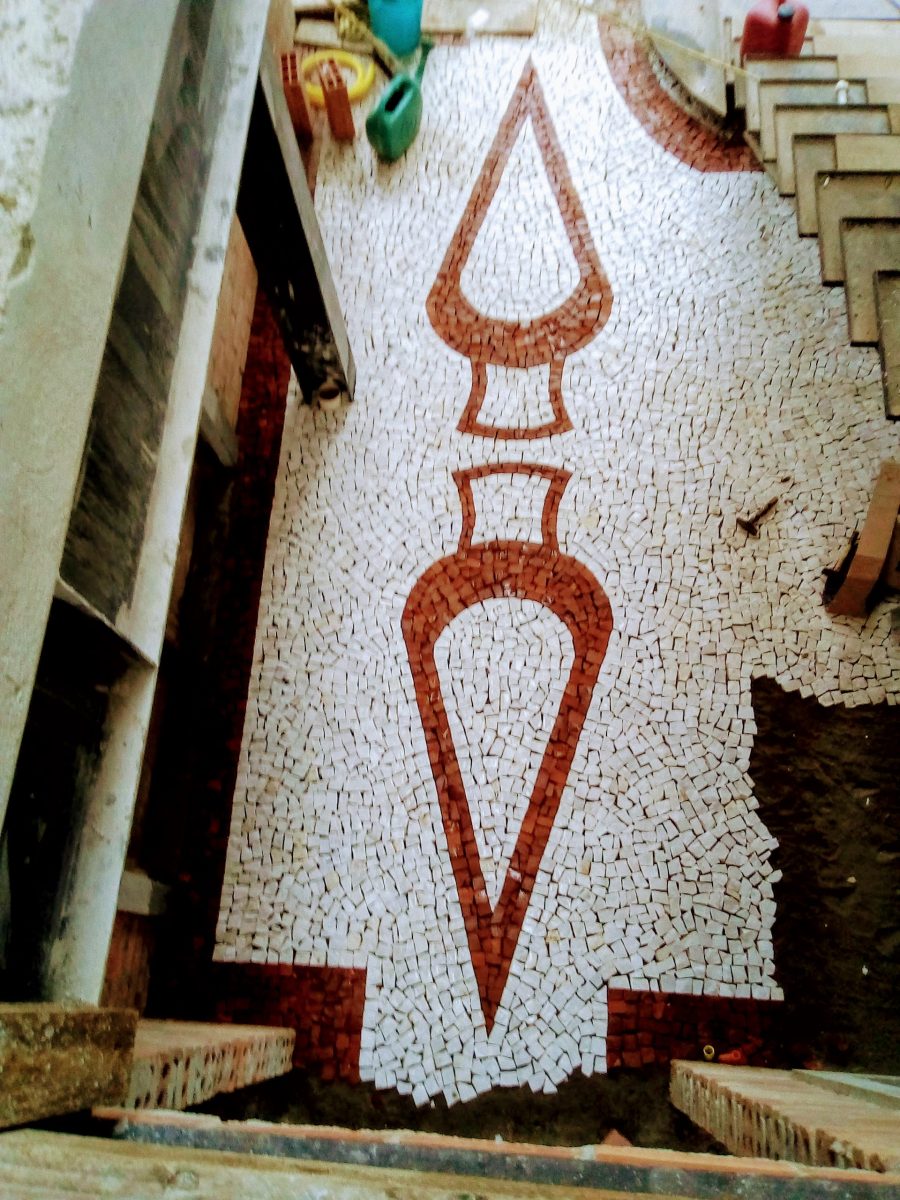 Calçada em Petit Pavet ( Pedra Portuguesa)