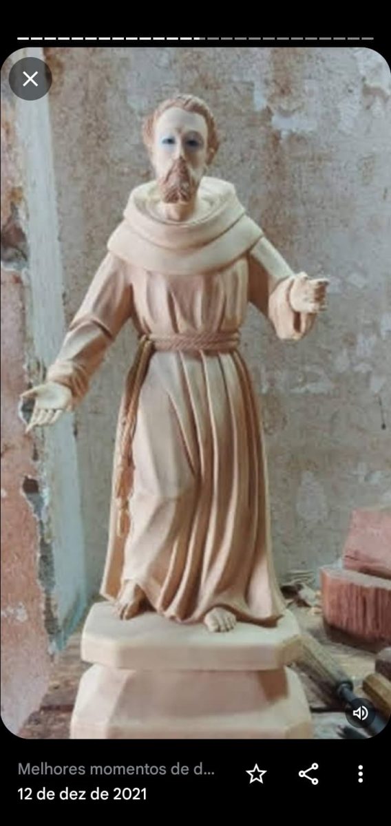Escultura em madeira