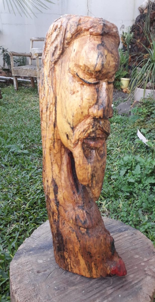 Escultura em madeira